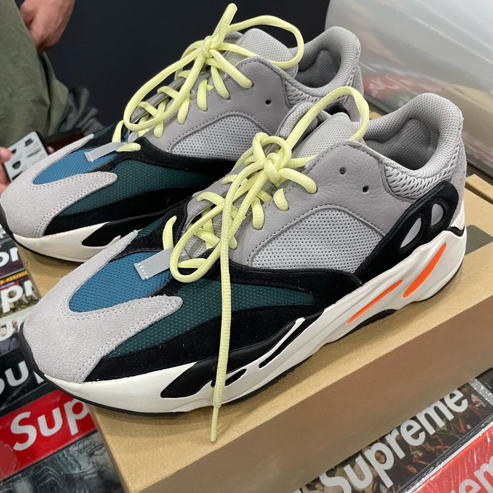 Yeezy wave runners 700
